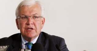  Speed calls PCB chief Butt a bafoon